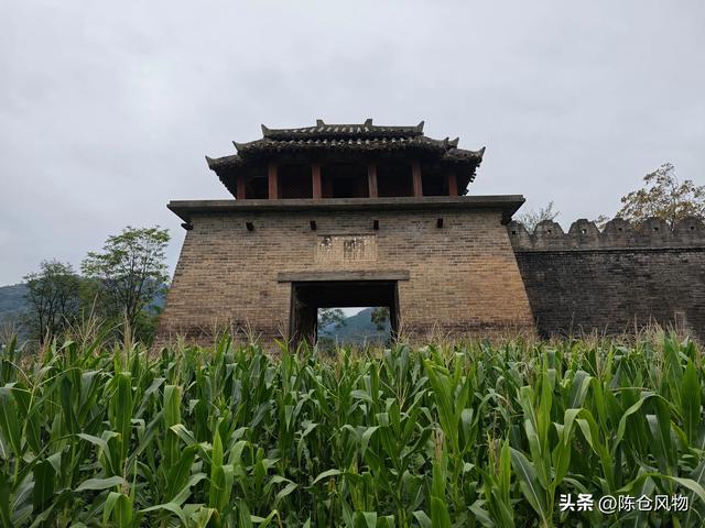 曾是陕西第一座影视城，如今只剩残垣断壁的宝鸡钓鱼台影视城
