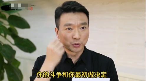 事实证明，54岁“丁克”了半辈子的康辉，早已走上了另一条大道