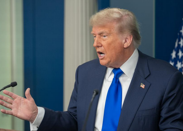 特朗普大军压境招降，马杜罗态度明确：根本不在乎美国说什么