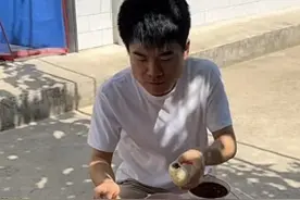 董宇辉开车回老家过端午，座驾曝光，原来王者都很低调图片