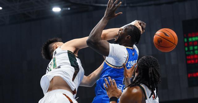 2外援合砍2分！宁波旧将联手来北京“诈骗”，京蜜：软的像老奶奶