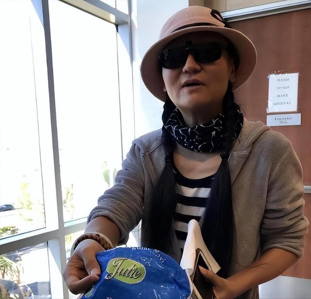 吃狗食	、关禁闭	，央视前才女国外被虐成“人干”？董卿想救她都难