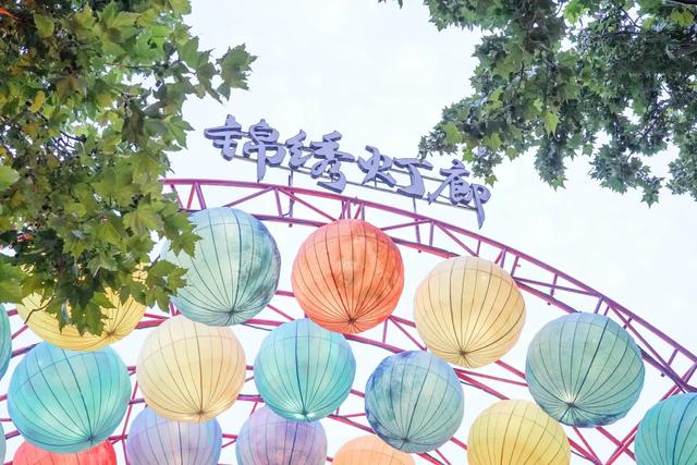 提前探！2025北京石景山游乐园京彩彩灯游园会8月8日开幕→