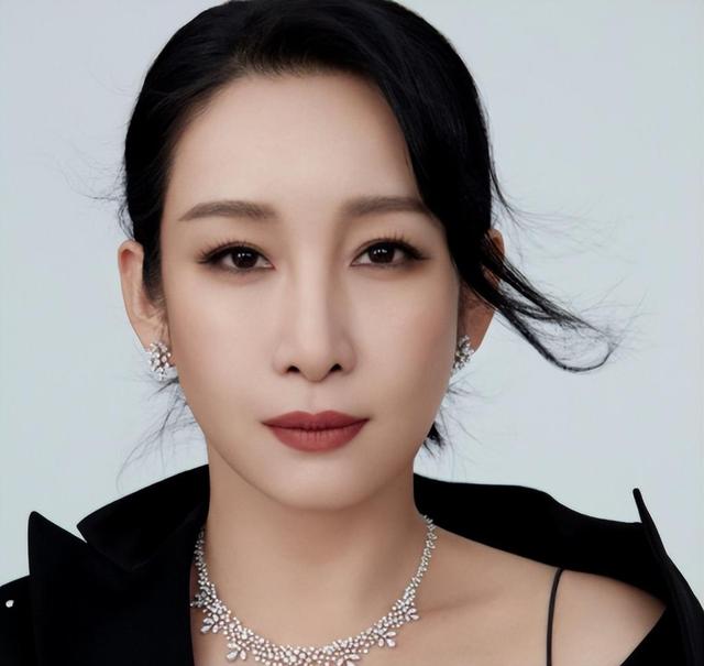 长得“歪瓜裂枣”，整得“美若天仙”，这5位女星都靠脸逆天改命