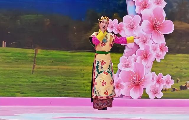 “桃花笑春风，文化映朗县！”这场演出太醉人