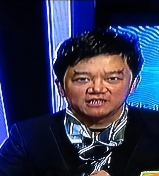刚出狱就带全家出国潇洒，坐头等舱吃大龙虾，前主持人陈维聪火了