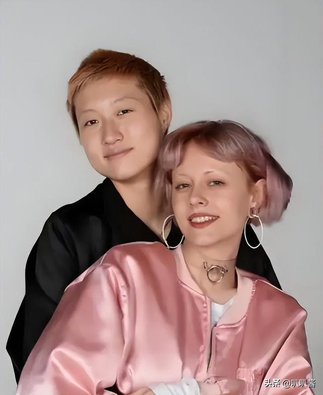 把儿子养废，任由私生女拾荒，功夫巨星成龙如今终为荒唐买单