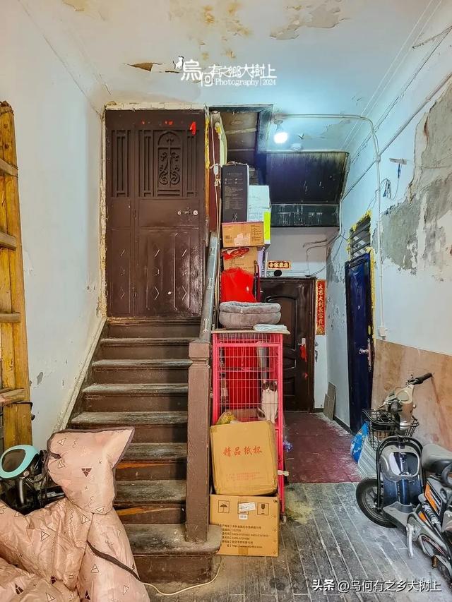 天津银凤里一带，已有百年历史，解放后被冠以正义、民主等名