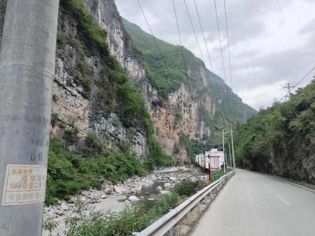穿行巴山大峡谷，跨越川渝省界（宣汉-城口）