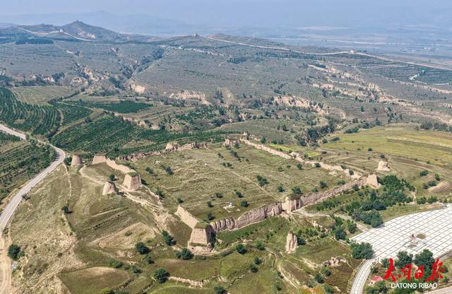 这条自驾线藏不住了！大同长城秋日“颜值爆表”~