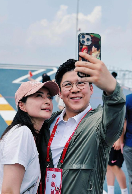 三连升！霍启刚官宣喜讯，新身份给郭晶晶长脸，让李嘉诚不敢吭声