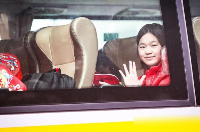 演都不演了！恶心的一幕出现了，人民日报亲自下场为全红婵"撑腰"