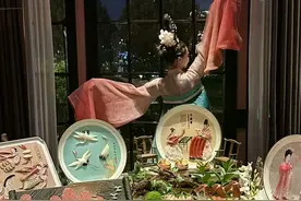 震惊！吃饭有美女跳舞，上海一餐厅是艺术表演还是在“侮辱”人？图片