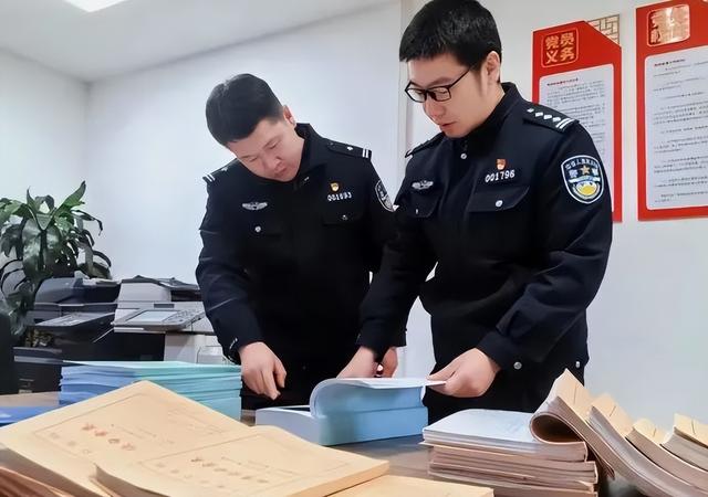 叛逃中国！年薪600万的华为高管，美国身份被扒后，更多猛料曝光
