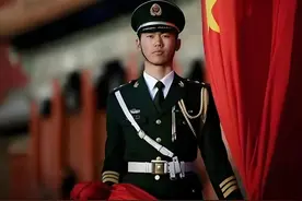 最帅升旗手张自轩转业后辞职，真实原因曝光！图片