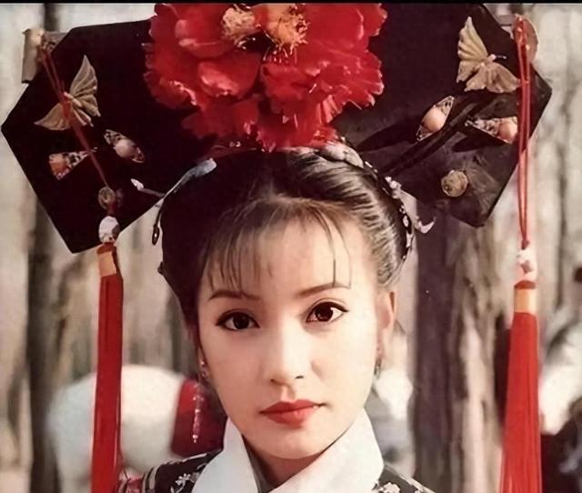 死心不息！劣迹艺人赵薇走投无路，15岁女儿成她的最后一根稻草