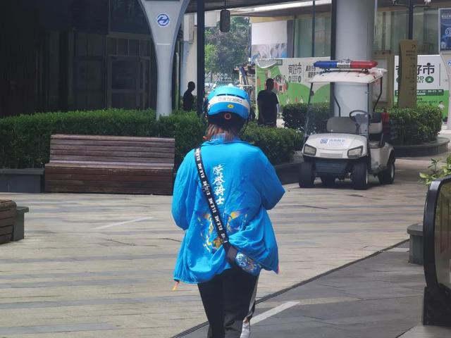 经济增速变缓，曾月入2万高管后改行送外卖，女骑手开始越来越多