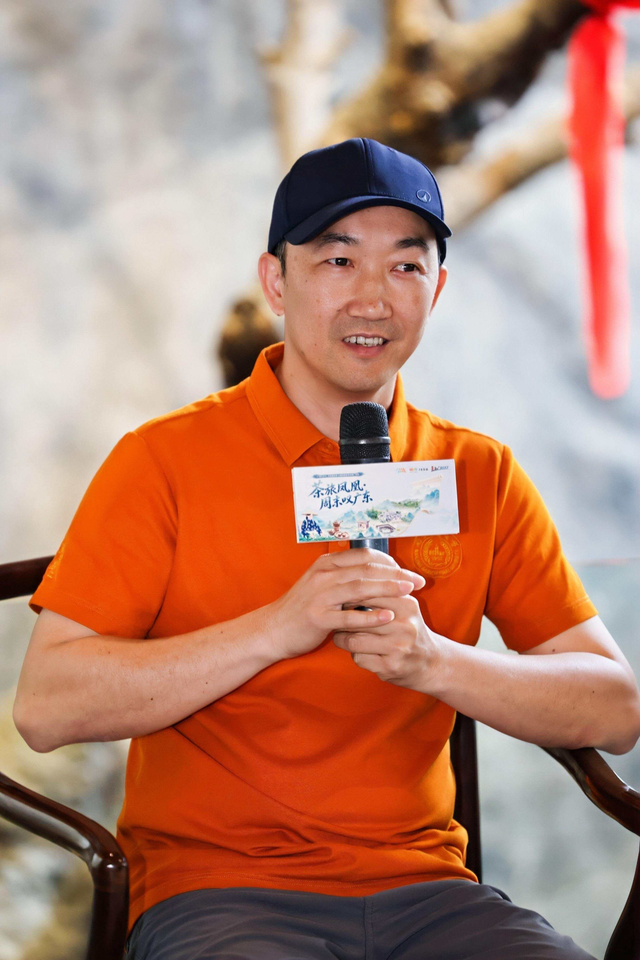 圆桌交流“茶旅凤凰”，跨界共探茶乡振兴路径 | 小镇观察家