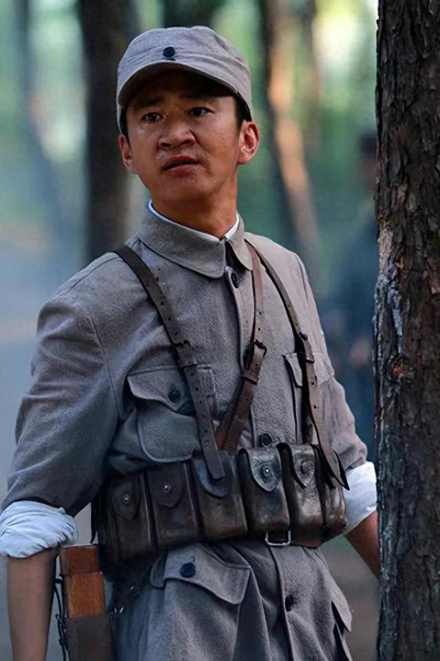 知名演员无戏可拍	，回老家摆摊卖炒面，娶小18岁娇妻矛盾不断