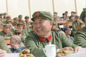 1985年，李德生卸任沈阳军区司令，继任者履历不凡，当年才52岁图片