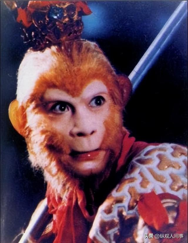 北京这一夜，穿起球毛衣的83岁戏骨，给拿20万包的章子怡上了一课