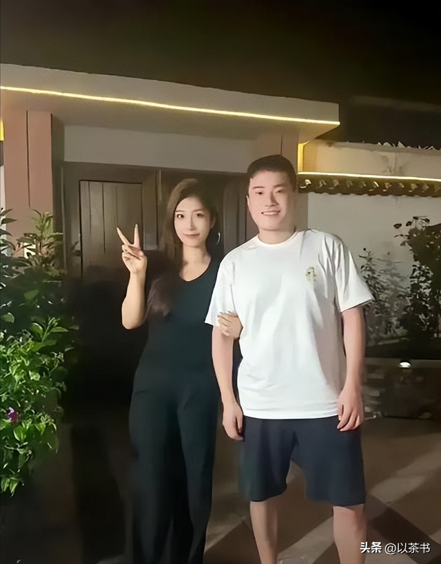 梁靖崑儿子太争气！子承父业获男单冠军奖状拿到手软，他亲自颁奖