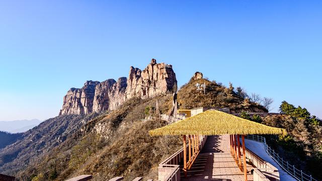 游东太行，望群山 ，感悟‘云海翻腾走龙蛇，绝壁生辉见奇峰’