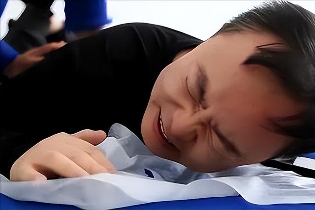 十亿能换来一命？官媒发文曝光蔡磊真实现状，渐冻症被攻克3%！