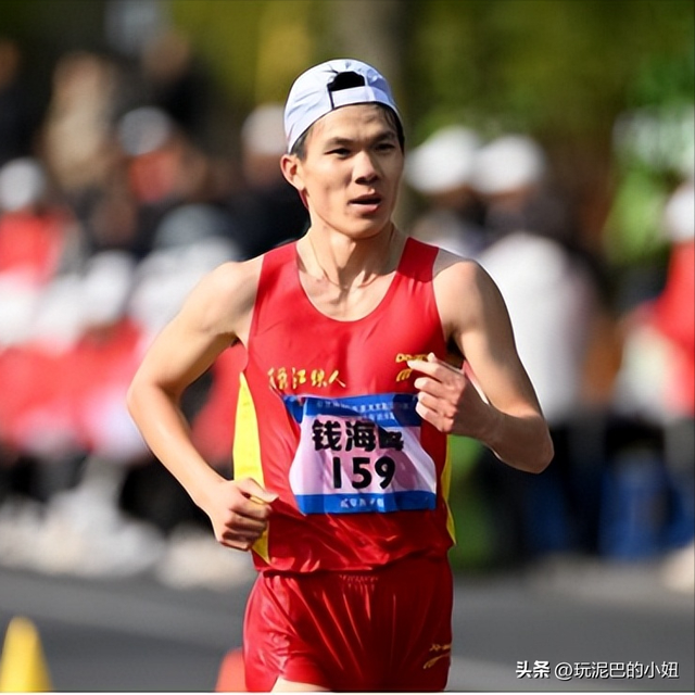 时隔10年！田径世锦赛喜讯：中国队第4枚奖牌来了 逆转：身披国旗