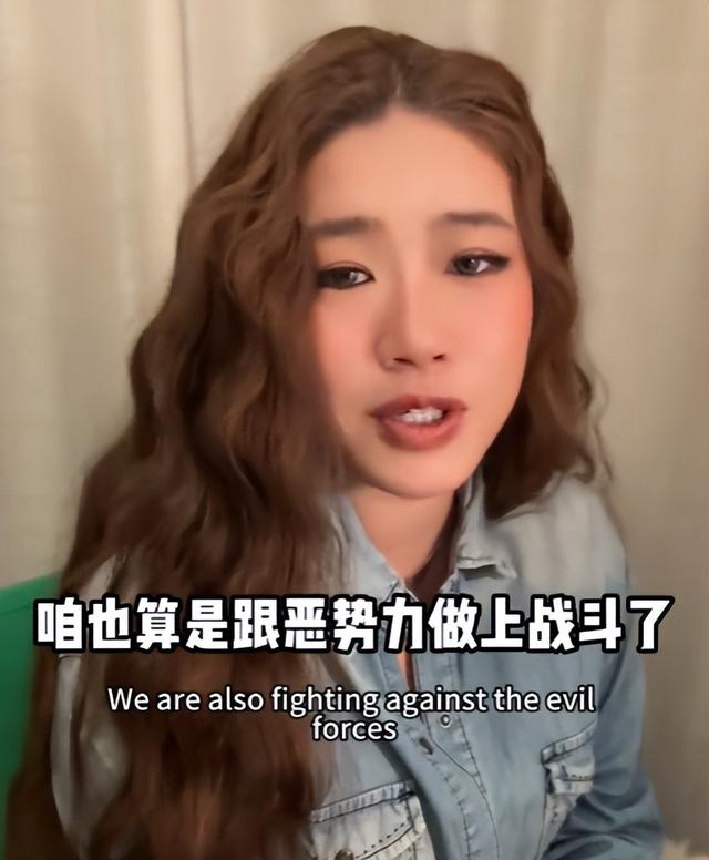 解气！俩中国女生埃及游，与当地5人互殴，完胜后获围观者竖拇指