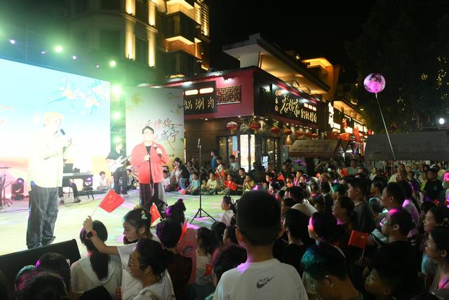 国庆中秋文化惠民 月亮湾街区人气火