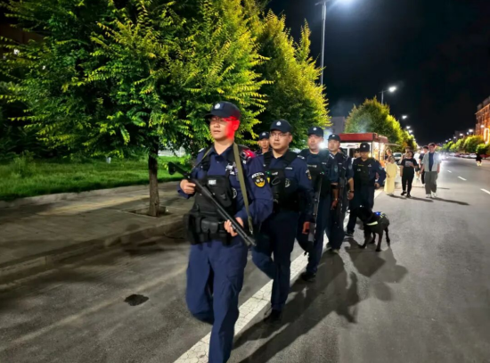 乌兰察布之夜：一名特巡警的国庆“打卡地”