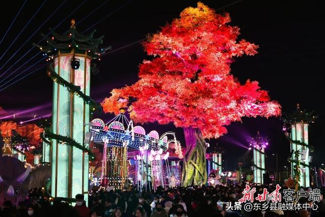 “花开临夏”不夜城盛大开园