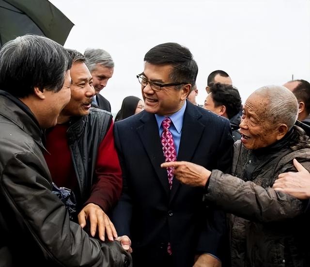 骆家辉警告中国，最好不要自主生产尖端芯片，这不是美国想看到的