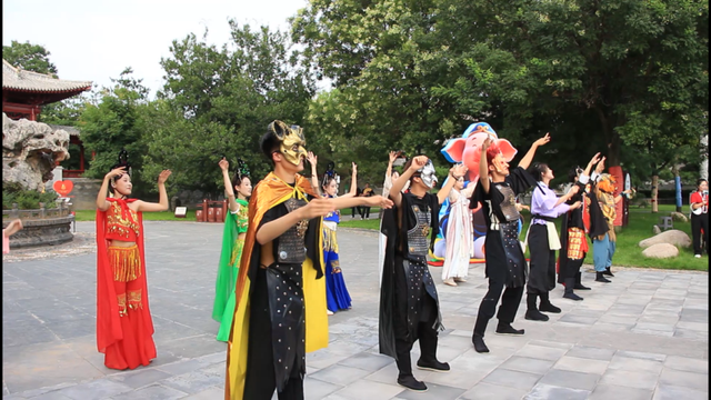 乡宁戎子酒庄夜游嘉年华璀璨启幕 西游IP赋能文旅融合新标杆