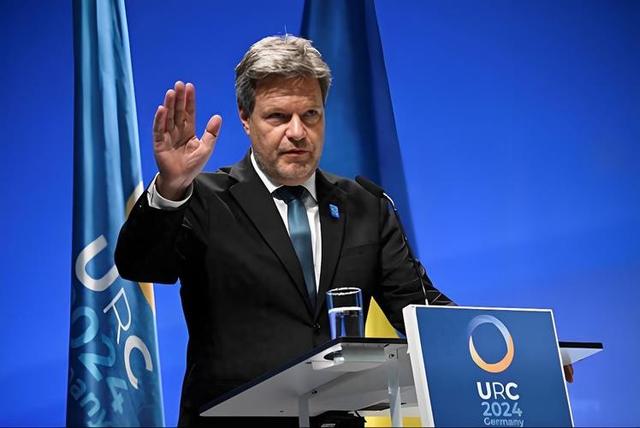 日本话音刚落	，又一国介入台海，专机已经离华，要逼中国做3件事