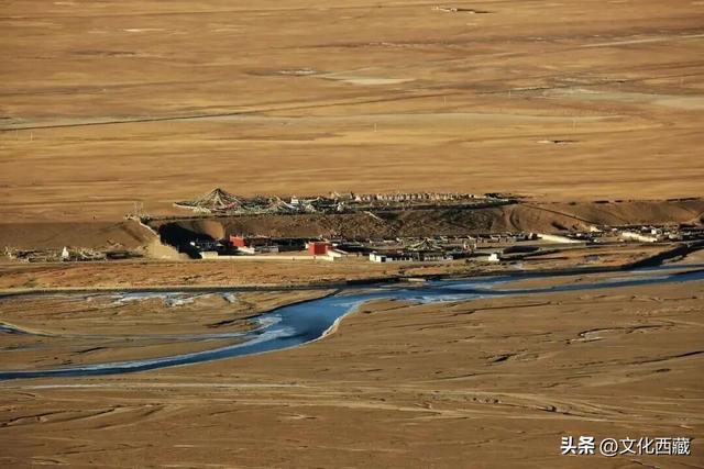 惊呆！西藏这个地方，一到秋天就美炸了！
