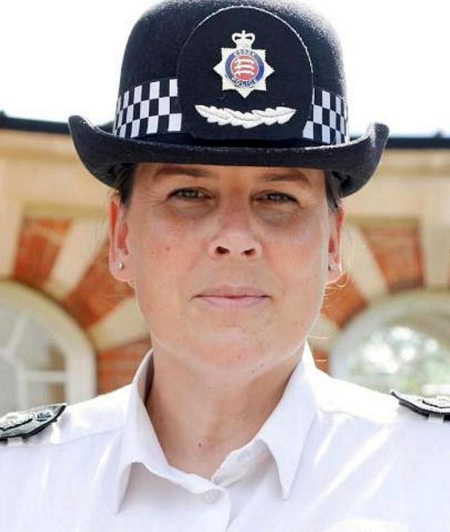 英国最高级别女警陷丑闻！被控霸凌警犬慈善会，还有更多黑料被扒