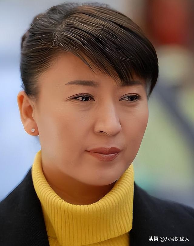 闫学晶丑闻再曝！一人已被拘留，婚变内幕被扒	，亲手拔父亲氧气管