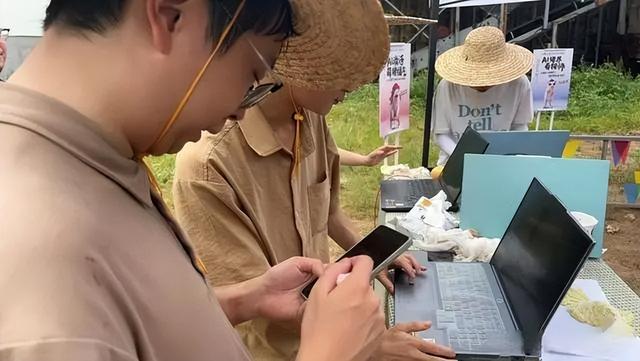 猪也有MBTI？“00后”勇闯猪圈AI赛博选猪，网友：没想到我跟猪的MBTI撞了