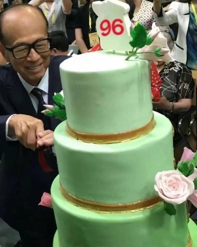 李嘉诚97岁生日第3天，巴拿马终于出手了，卖国果然没有好下场
