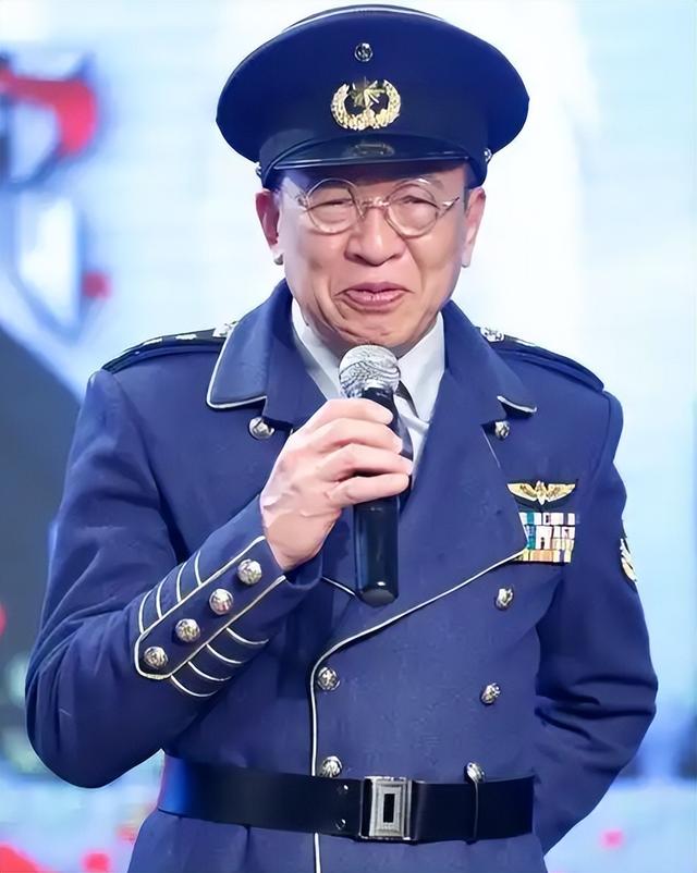 没想到，许绍雄猝然离世不到24小时，佘诗曼竟因一个举动口碑暴涨