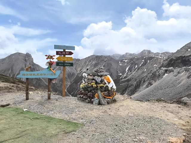 开房车自驾洛克之路，沿途的风景与路况怎么样呢？