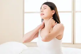 百练不如一甩手，每天80下，打通肩颈堵塞，身体通透真舒服！图片