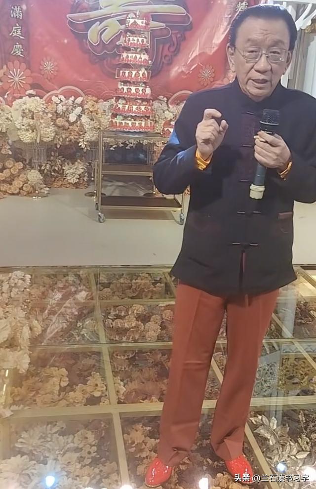 侯耀华，80大寿现场	，徒子徒孙，高朋满座，侯军、杨议、谢雷缺席