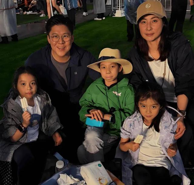 霍震霆没想到，44岁儿媳郭晶晶再次官宣喜讯	，让整个阔太圈沉默了