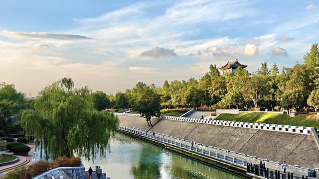 西安：护城河畔 风景宜人