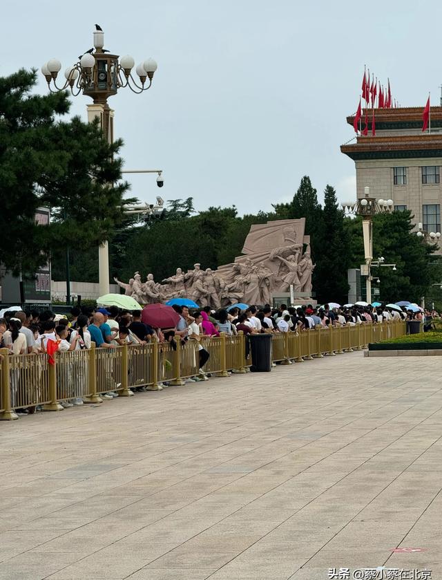 在纪念堂排了3小时才进去，你信不信？