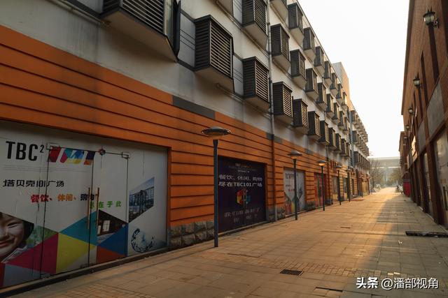 无锡记忆：2014.12，新区城际站的站前商贸街，建完不久就拆除了