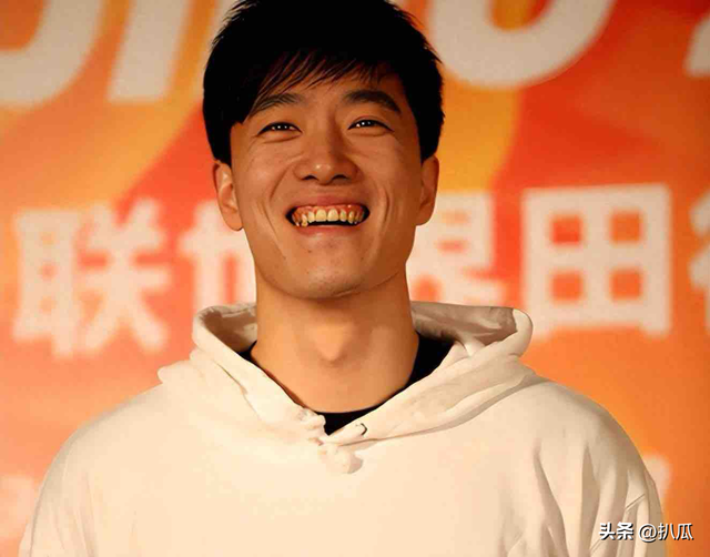 42岁刘翔近况曝光，长期在国外旅游，靠终身合同吸金，远离喷子！